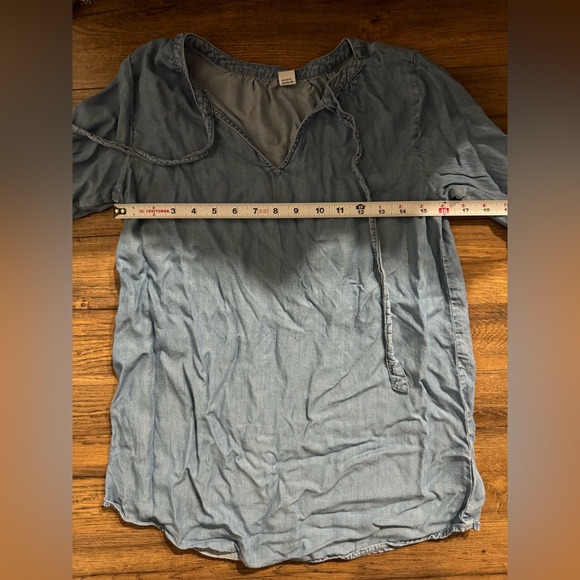 Old Navy Chambray Top - Picture 5 of 5